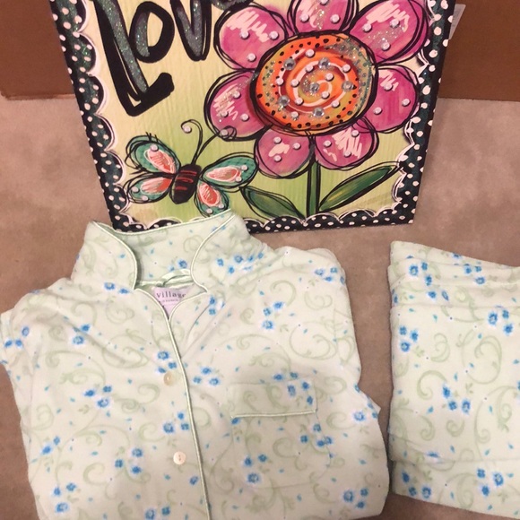 Group of flannel pajamas. Size large. In good pre-love/pre-worn condition. - Picture 5 of 6